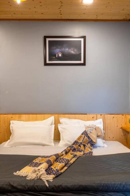 The Hill Story, Entire Chalet, Offbeat,Cozy Массури Экстерьер фото