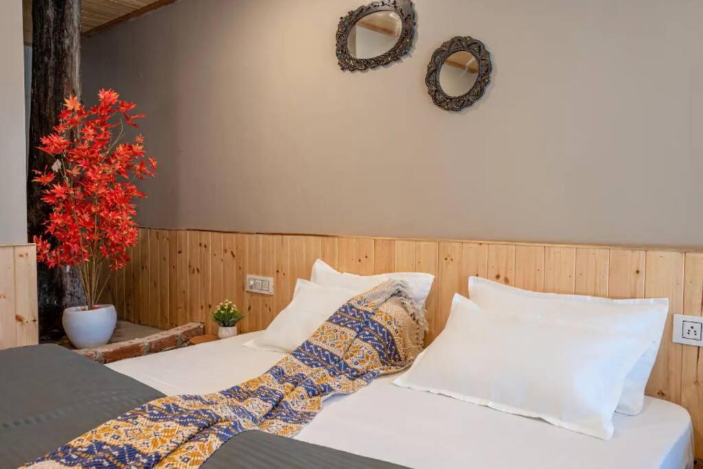 The Hill Story, Entire Chalet, Offbeat,Cozy Массури Экстерьер фото