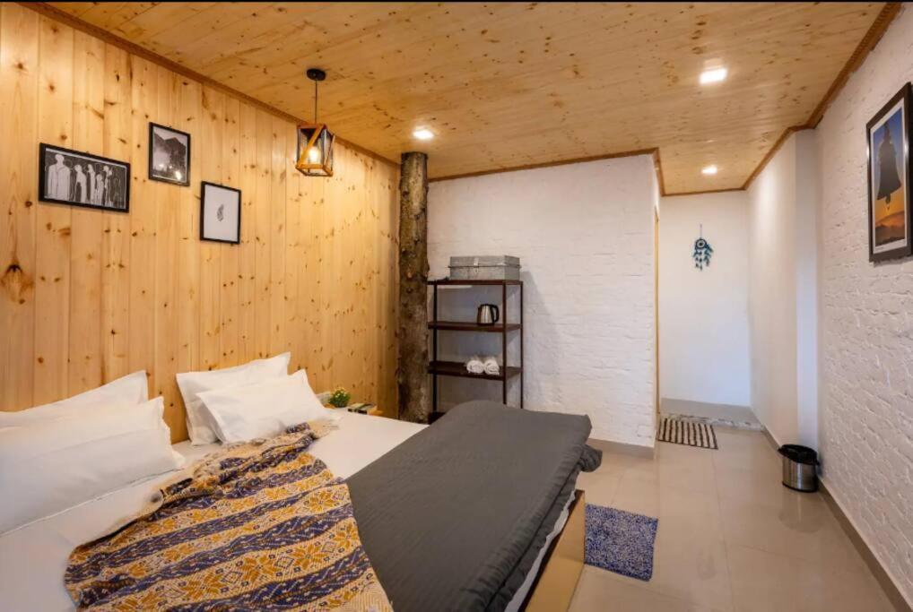 The Hill Story, Entire Chalet, Offbeat,Cozy Массури Экстерьер фото