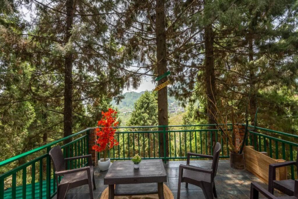 The Hill Story, Entire Chalet, Offbeat,Cozy Массури Экстерьер фото